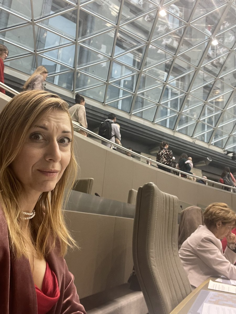 Elke week vragen ouders met jonge kinderen op de publiekstribune van het <a href="/vlaparl/">Vlaams Parlement</a> in stil protest een marshallplan voor de kinderopvang.

Deze week komen er opvallend veel aan.
Effect van de opmerkingen tegenover hun stille actie en het applaus van bepaalde partijen vorige week?