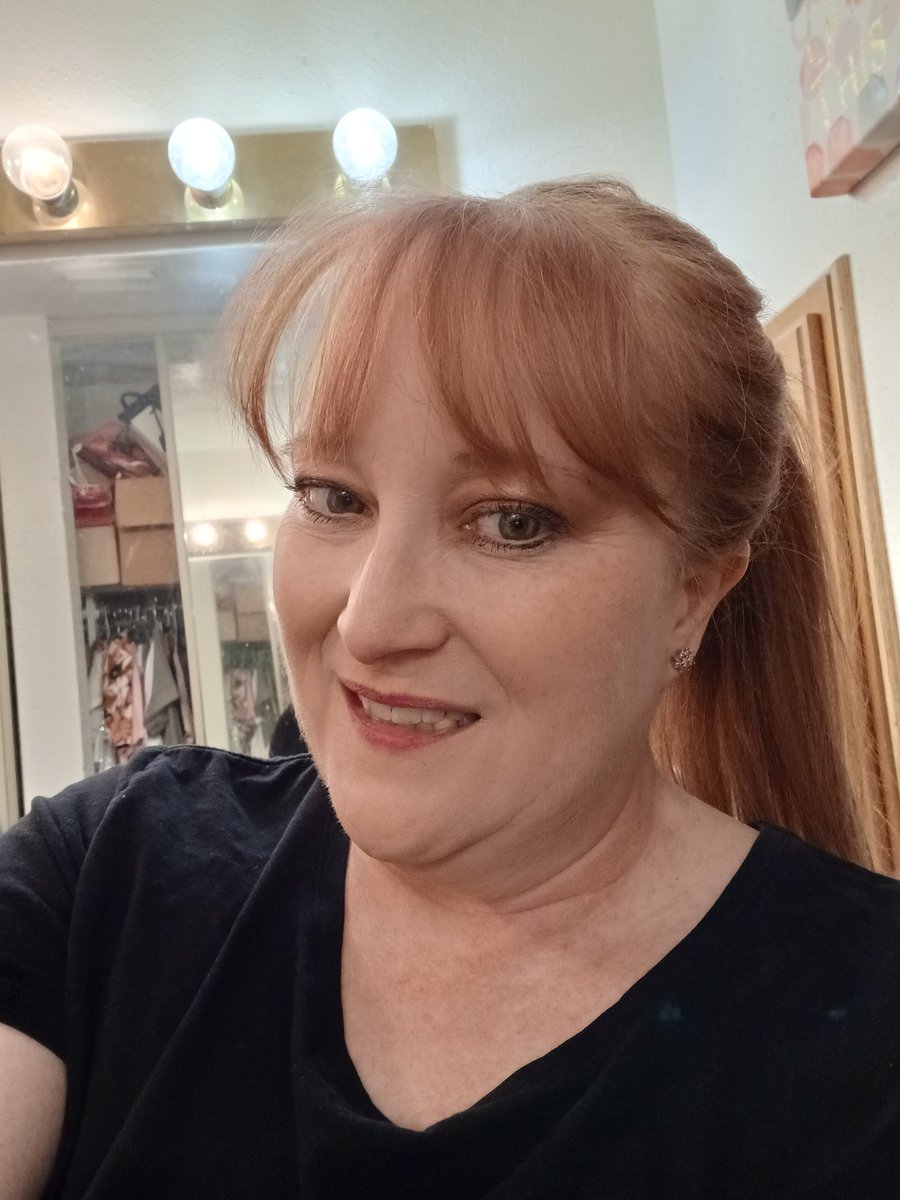 HeatherDodd6's tweet photo. YEAH 👍 😁 Houston we have electricity! I was asleep when it came back on. Our area block has trees, tile etc. Tornado did damage all over. Lucky in so many ways, thank you God, friends & family for caring ❤️ #Tornado #strorm #ThankYou #thankgod https://t.co/vorgOTMeIc