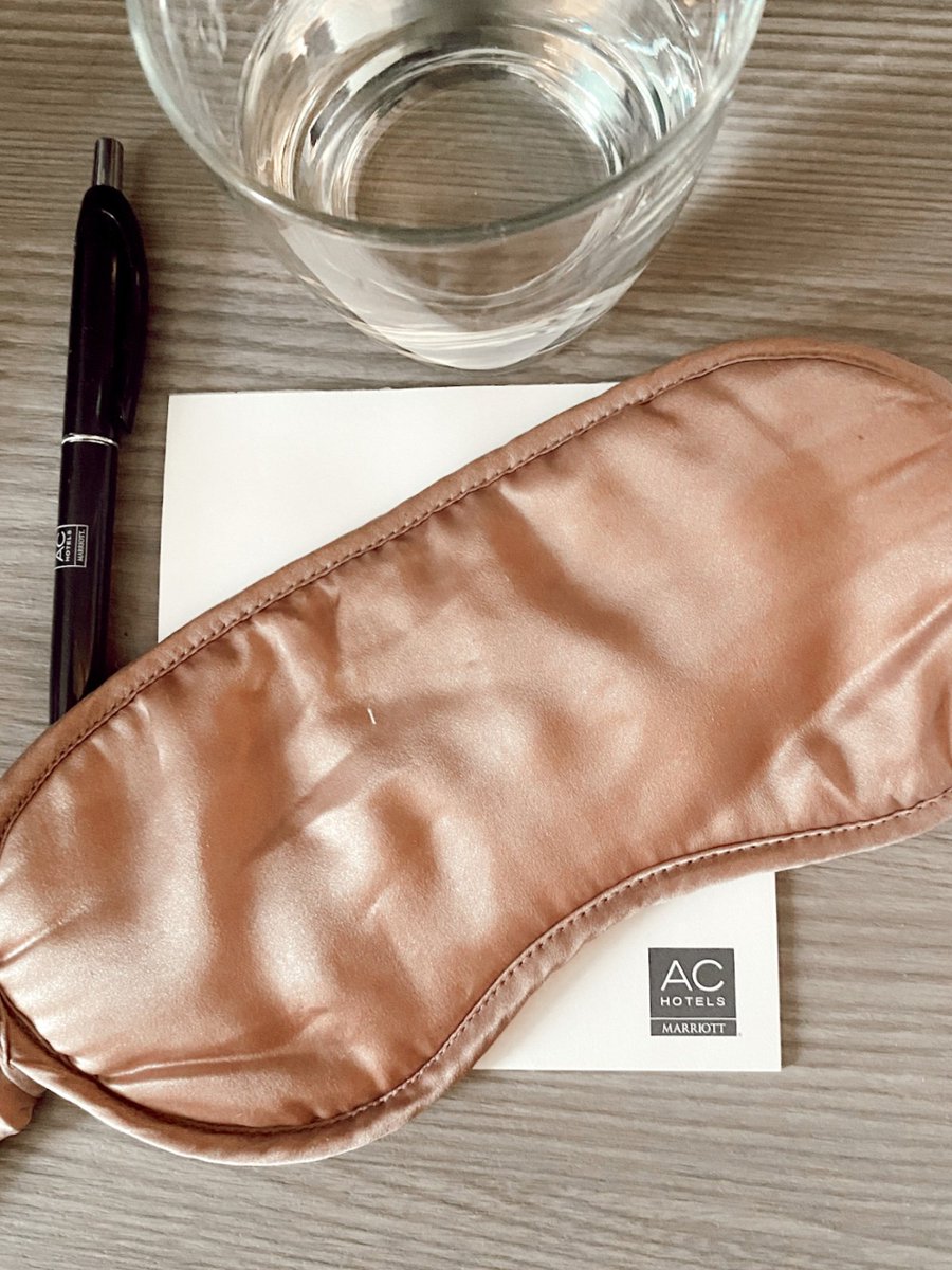 ACHotelSTL's tweet image. The silk eye mask is not included....but a good night's sleep surely is! 💤 #StayAC #ACHotels