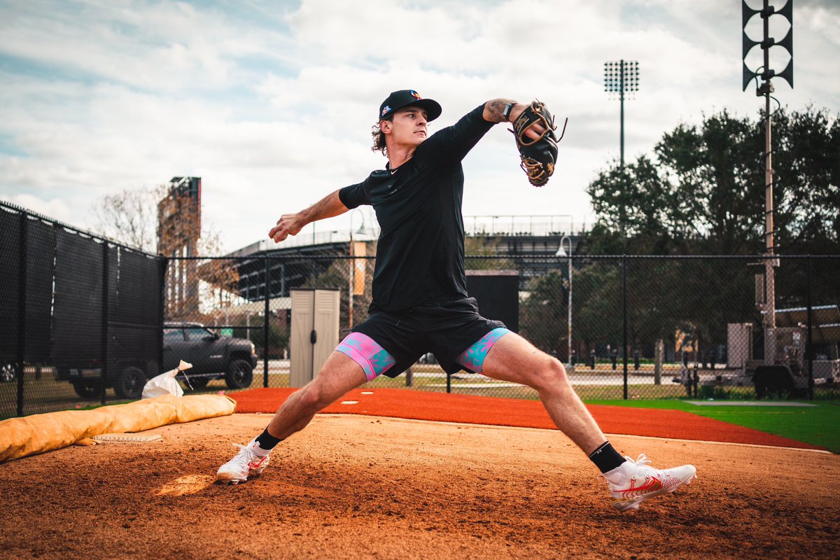 UCF_Baseball's tweet photo. Bullpen sessions back in The Kingdom 🤝

Good to have @BenLively19 and @ConnorgStaine19 home before they report to AZ for Spring Training! https://t.co/mR1fRxALcf
