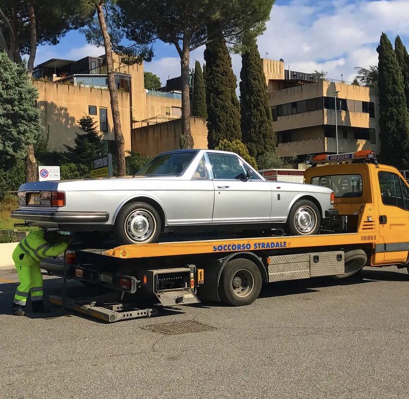 veryrarecars's tweet photo. 1984 Rolls Royce Silver Spirit Pick Up https://t.co/xvETVoPRAp