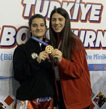 KAFKAS S.Kibaroglu (@kafkaskibaroglu) on Twitter photo Şanlıurfa’da Yapılan Türkiye Kick Boks Şampiyonasında Bir Antrenör Bir Sporcu İle Katıldık Sporcumuz Hatice Aslan 60 kg Lıght Contact 60 kg Kick Light TÜRKİYE ŞAMPİYONU Olmuştur Bu Büyük Başarıda Emeği Geçenlere teşekkür <a href="/salimkayici/">Salim KAYICI</a> <a href="/sahbaz1959/">Hüseyin Şahbaz</a> <a href="/kasapoglu/">Dr. Mehmet Kasapoğlu</a> <a href="/ersanturan_/">Dr. Ersan TURAN</a> <a href="/savatetr/">@savateTR</a> Şanlıurfa’da Yapılan Türkiye Kick Boks Şampiyonasında Bir Antrenör Bir Sporcu İle Katıldık Sporcumuz Hatice Aslan 60 kg Lıght Contact 60 kg Kick Light TÜRKİYE ŞAMPİYONU Olmuştur Bu Büyük Başarıda Emeği Geçenlere teşekkür <a href="/salimkayici/">Salim KAYICI</a> <a href="/sahbaz1959/">Hüseyin Şahbaz</a> <a href="/kasapoglu/">Dr. Mehmet Kasapoğlu</a> <a href="/ersanturan_/">Dr. Ersan TURAN</a> <a href="/savatetr/">@savateTR</a>