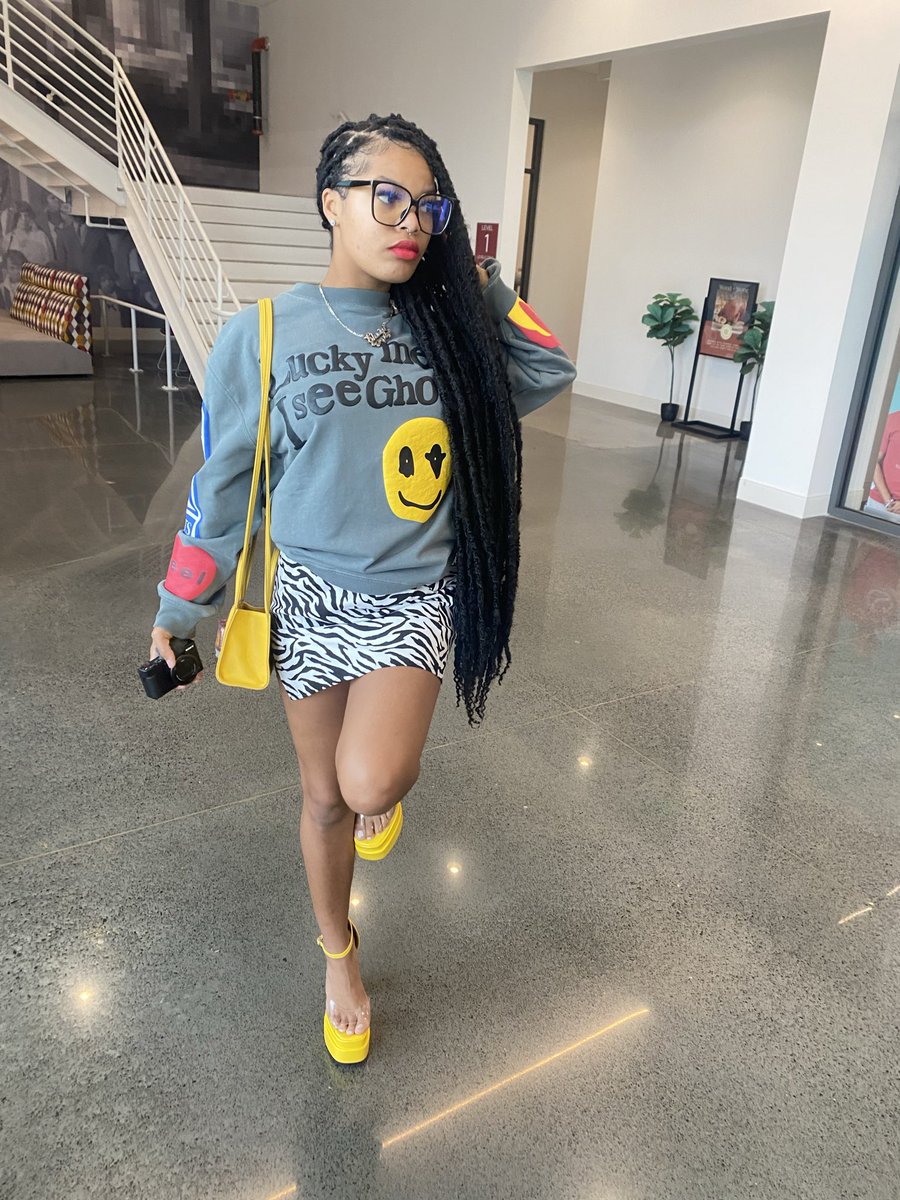 CPRModels's tweet image. Say hello to model, Niya! Some pics from our “MIXED PRINTS” look 🦓