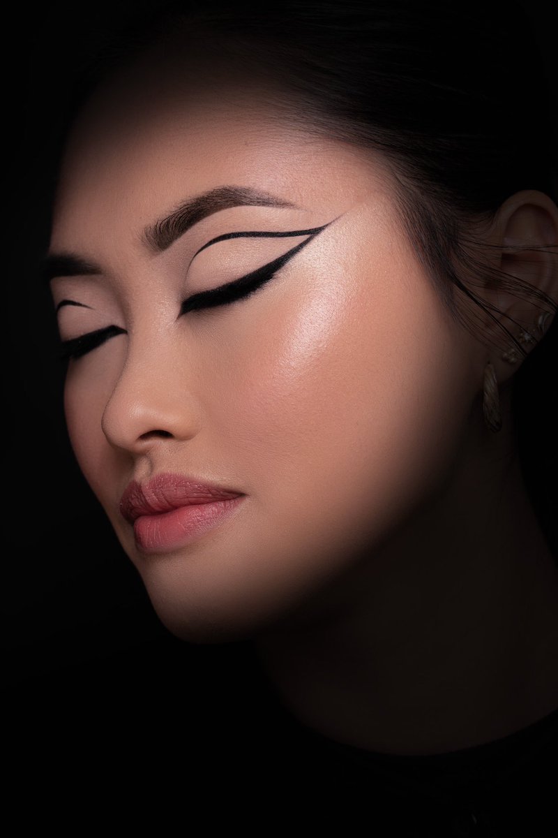 ✨FIN✨

❤️‍🩹 Hoy ha terminado el curso de maquillaje profesional online de 200 horas.

❤️ Es importante para mí, enseñarles valores, ética y que lo más importante en esta profesión, es ser buena persona. Solo si eres buena persona conseguirás ser un buen profesional.