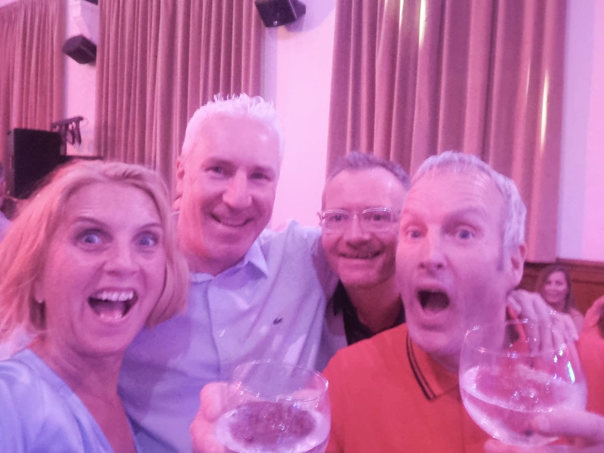 mandalou172's tweet photo. @BIGSLED3 I know ! #gavinyoung saw it and past it onto @justburnley ! #topvenue #topguests! @SleddingFreya https://t.co/GiAhnaam1E