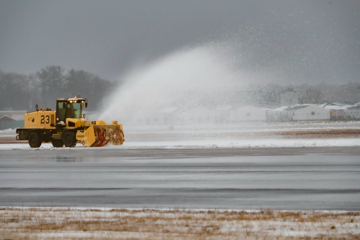 RCAFOperations's tweet photo. During the winter months at #RCAF wings across 🇨🇦, specialized ❄ and🧊removal equipment is used to ensure runways are kept clear and ready for operations 24/7! 📸Cpl Ouellet https://t.co/JQBdXWhGvZ