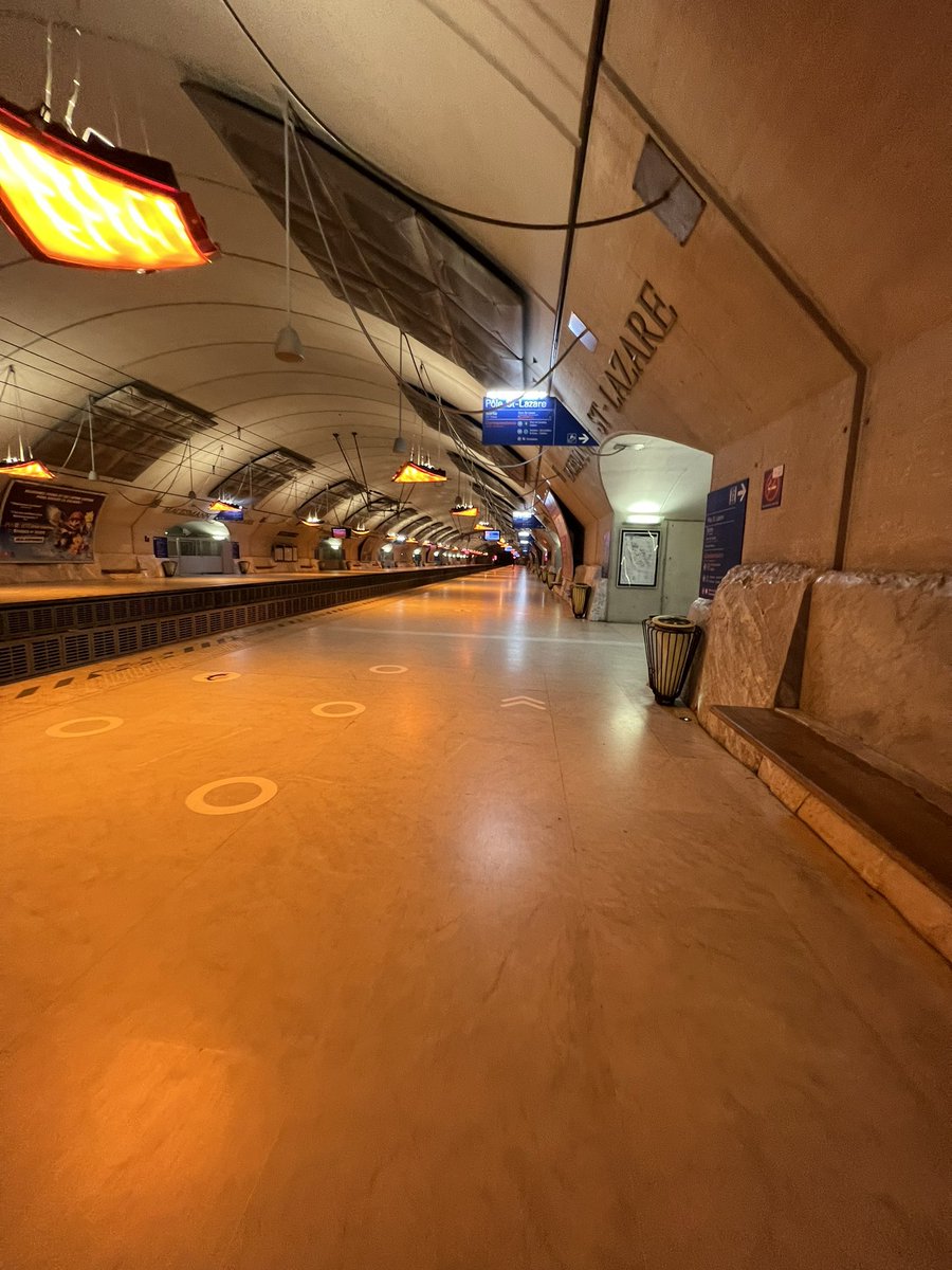 Pierretest7's tweet photo. @RERE_T4_SNCF Bonsoir petite maj la gare est déserte pas de train avant 21:16 (annonce sonore) bon courage par ce temps https://t.co/sDs5EoUDh0