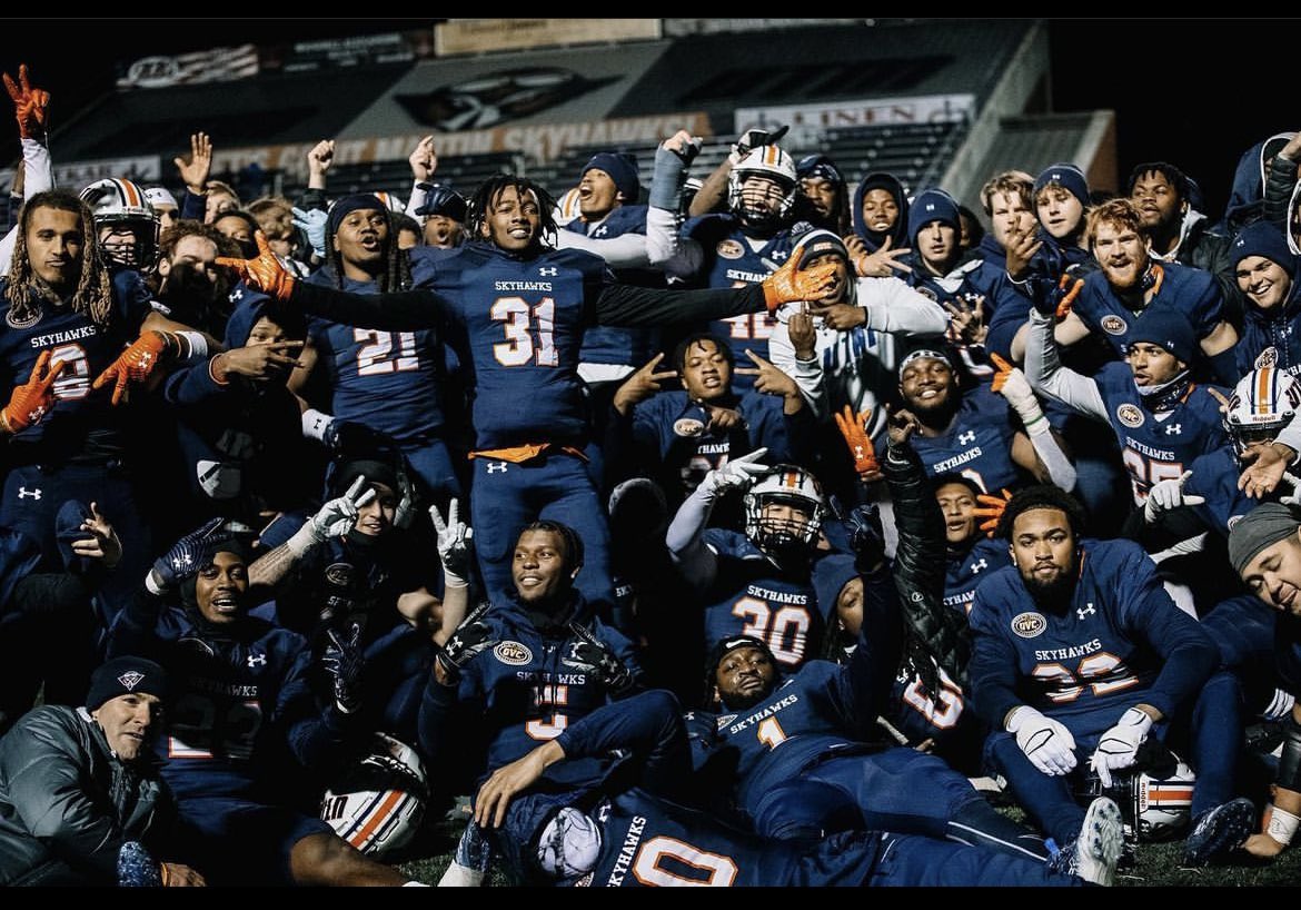 ElijahGroves6's tweet photo. Wow. Blessed to receive a offer from @UTM_FOOTBALL https://t.co/K35Z4KscXV