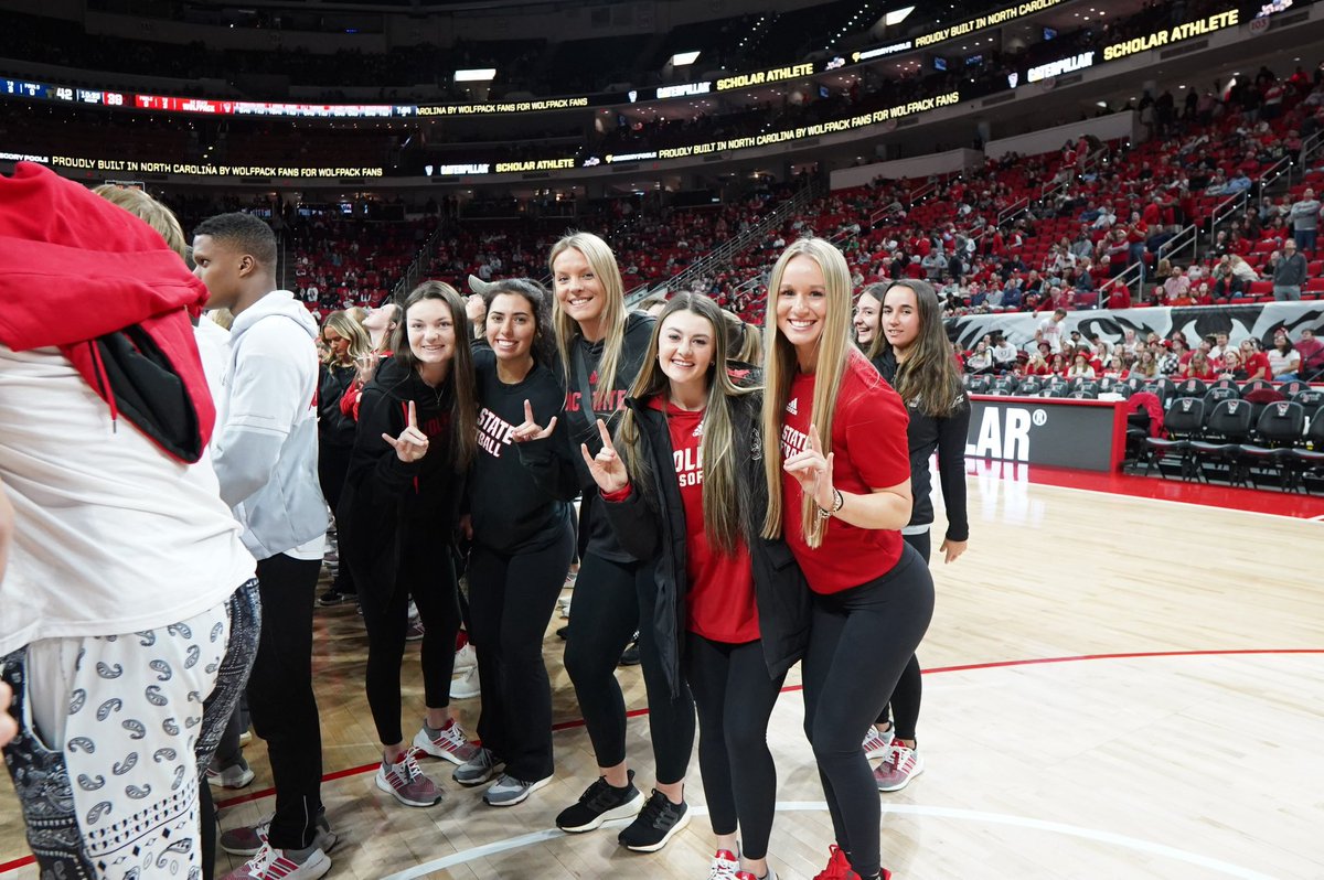 PackSoftball's tweet image. 𝙎𝙩𝙪𝙙𝙚𝙣𝙩 𝗔𝘁𝗵𝗹𝗲𝘁𝗲𝘀.

Several of our ladies were recognized as CAT Scholar Athletes at last nights men’s basketball game for earning a 3.0 GPA or higher last semester! 

#GoPack | #HomerunMindset