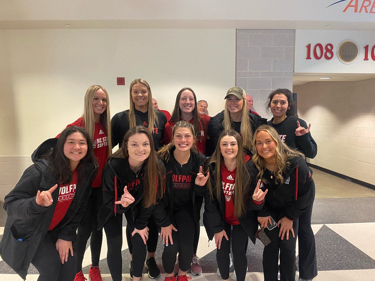 PackSoftball's tweet image. 𝙎𝙩𝙪𝙙𝙚𝙣𝙩 𝗔𝘁𝗵𝗹𝗲𝘁𝗲𝘀.

Several of our ladies were recognized as CAT Scholar Athletes at last nights men’s basketball game for earning a 3.0 GPA or higher last semester! 

#GoPack | #HomerunMindset
