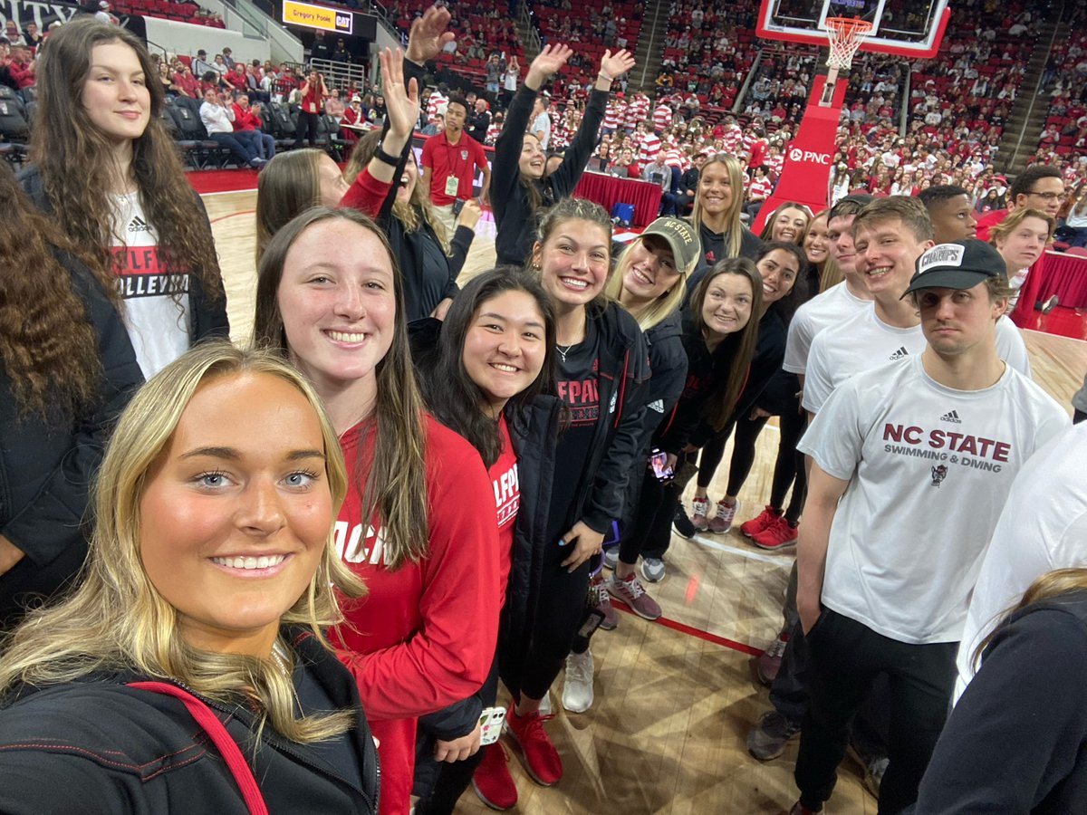 PackSoftball's tweet image. 𝙎𝙩𝙪𝙙𝙚𝙣𝙩 𝗔𝘁𝗵𝗹𝗲𝘁𝗲𝘀.

Several of our ladies were recognized as CAT Scholar Athletes at last nights men’s basketball game for earning a 3.0 GPA or higher last semester! 

#GoPack | #HomerunMindset