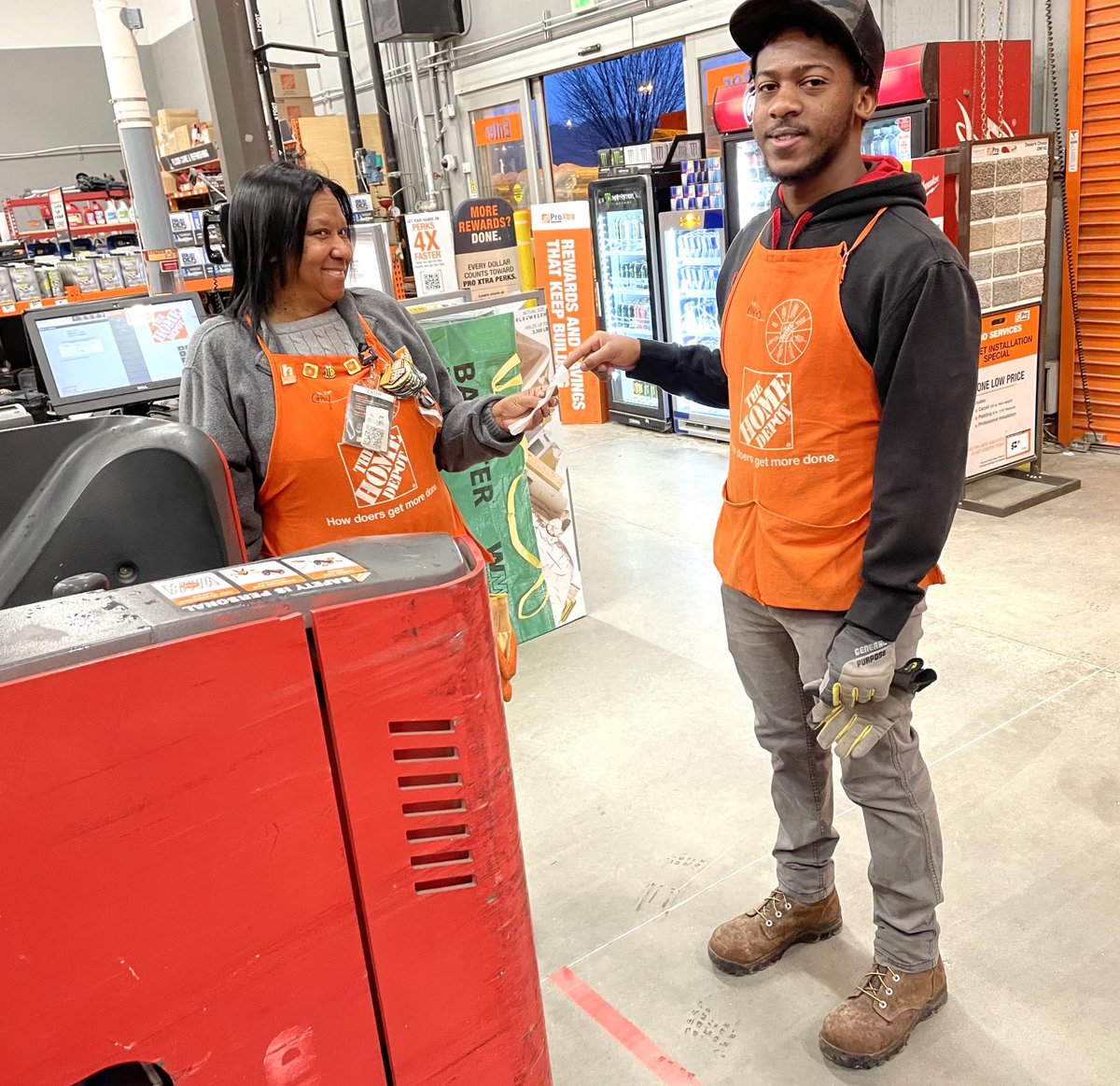 Carmen Cocar (@carmencocar) on Twitter photo Cathy (cashier) & Myles (D21 driver) executing Pit Stop at the red line before heading out to load a customer at 0147! 👏👏👏 <a href="/Steph_Curtis147/">Stephanie Curtis</a> <a href="/eliasTGT/">..</a> <a href="/MelissaS140409/">Melissa Schofield</a> <a href="/algerlmalone/">Lee Malone</a> <a href="/CharNSmokie/">Char ✝️</a> Cathy (cashier) & Myles (D21 driver) executing Pit Stop at the red line before heading out to load a customer at 0147! 👏👏👏 <a href="/Steph_Curtis147/">Stephanie Curtis</a> <a href="/eliasTGT/">..</a> <a href="/MelissaS140409/">Melissa Schofield</a> <a href="/algerlmalone/">Lee Malone</a> <a href="/CharNSmokie/">Char ✝️</a>