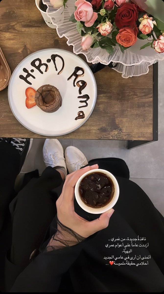 ro0ro102's tweet photo. 24/01..🎈🖤 https://t.co/ydxXNfn715
