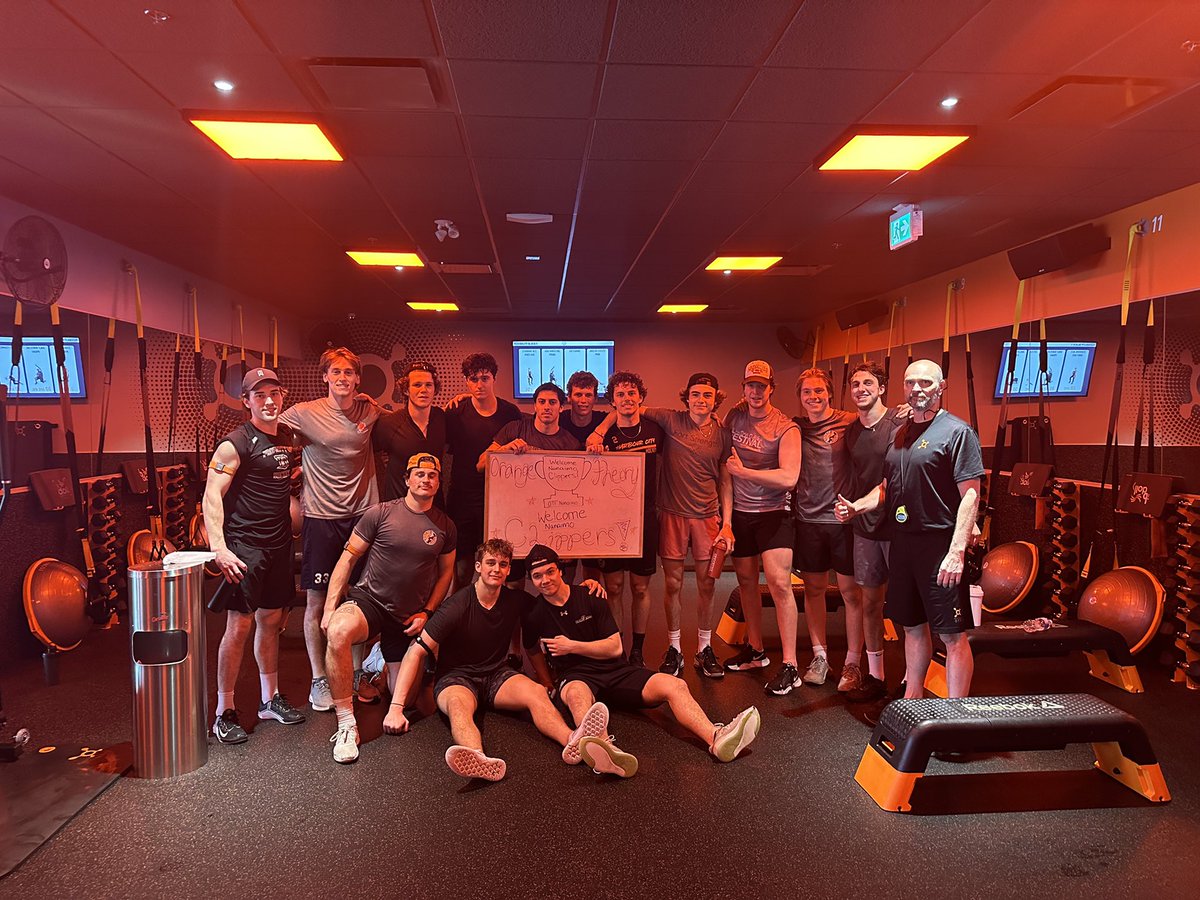 ClippersHockey's tweet photo. Thanks to one of our incredible partners @orangetheory for having the team in for a workout last week! It was a great team-building experience for the guys… mixed in with some healthy competition!😜

Also shoutout to @LucaGrabas for putting in work on his birthday! https://t.co/cyC7w3O1ET