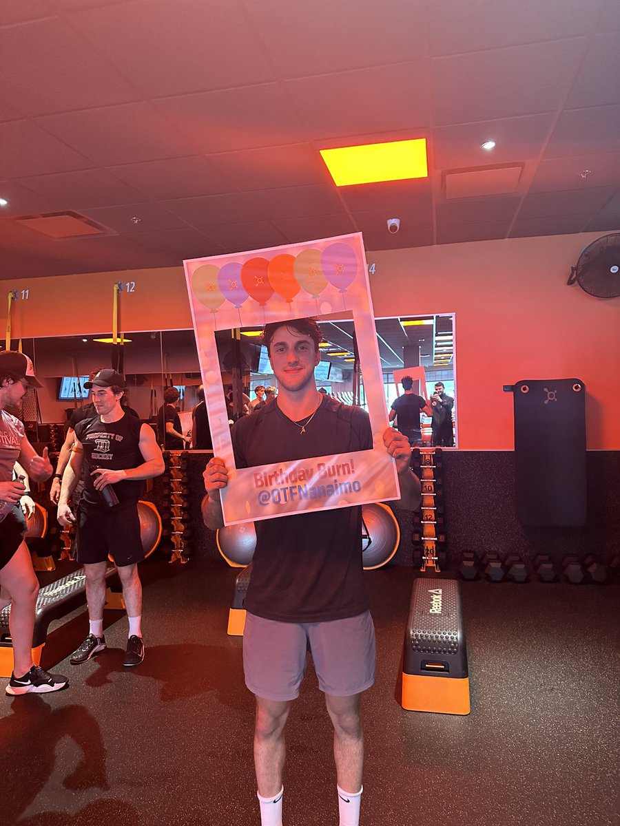 ClippersHockey's tweet photo. Thanks to one of our incredible partners @orangetheory for having the team in for a workout last week! It was a great team-building experience for the guys… mixed in with some healthy competition!😜

Also shoutout to @LucaGrabas for putting in work on his birthday! https://t.co/cyC7w3O1ET