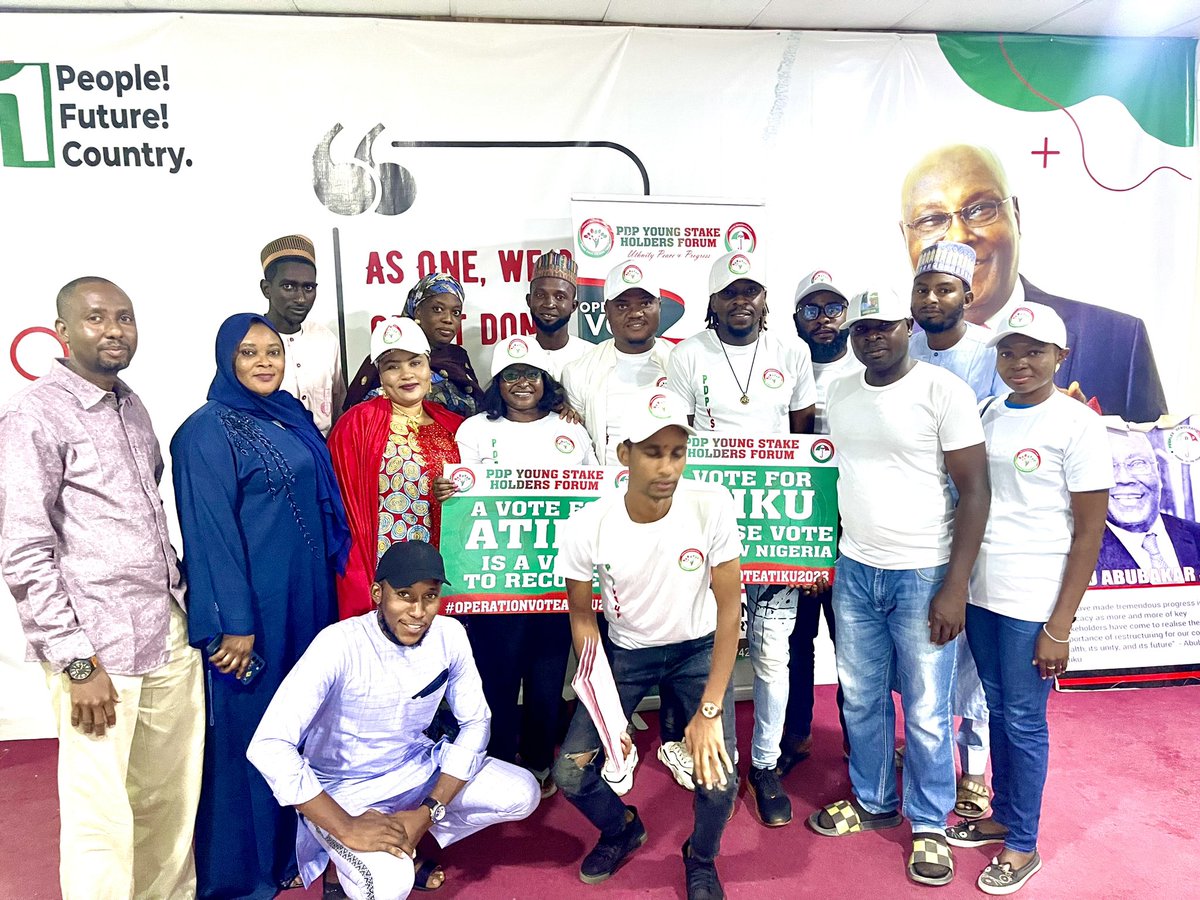 PdpYshf's tweet photo. The Leadership of PDPYSHF had a productive meeting with the Directorate of support groups, Sen Dr. Baraka Sani who officially commissioned the “OPERATION VOTE ATIKU OKOWA” street to street campaign sensitization and voter’s education awareness. @atiku @_dinomelaye https://t.co/dHwUZUQsLV