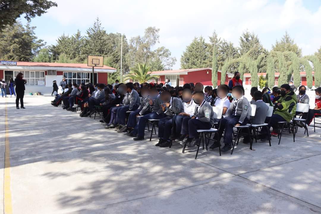 HAmozoc's tweet photo. ✅ Personal del Instituto Municipal de la Mujer impartió el taller Ciberbullying- Manejo de Emociones- en la Primaria Luis Donaldo Colosio, con la finalidad de que las relaciones de amistad de los alumnos sean con respeto y empatía. 
#Amozoc
#AyuntamientoDeAcciones https://t.co/uQzeNKAoO9