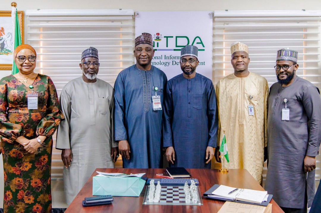 NFF President, Alhaji Ibrahim Musa Gusau on Wednesday paid a courtesy call to the DG, Nigeria Information Technology Development Agency, Mallam Kashifu Inuwa. With the duo on the visit are Aisha Falode (NFF Exco Member; left); Dr Mohammed Sanusi (NFF GS;…