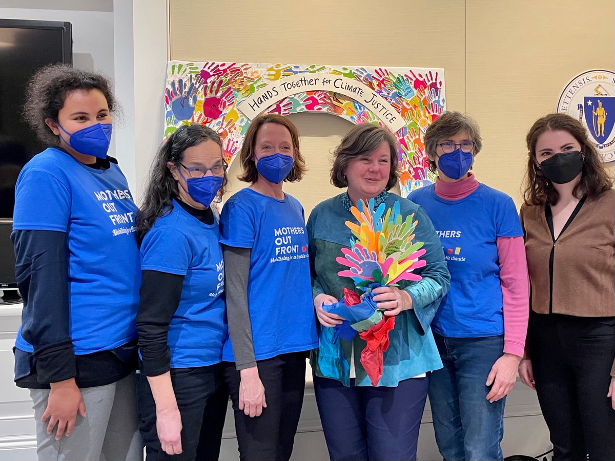 Thrilled that Sen <a href="/Jo_Comerford/">Jo Comerford</a> could join <a href="/mofpv/">Mothers Out Front Amherst/Northampton</a> at our rally #HandsTogether4ClimateJustice to ask <a href="/MassGovernor/">Governor Maura Healey</a> Healey to work for a just transition away from fossil fuels. @healeyClimateSHEro