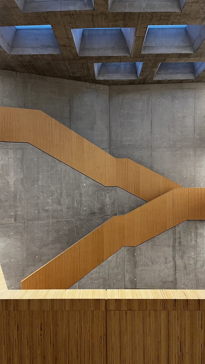 Kommunale Kathedrale? Ich bin zutiefst beeindruckt vom Rathaus der Gemeinde <a href="/remchingen/">Remchingen</a> Ein wunderschöner, ästhetischer Bau. Welche Rathäuser beeindrucken euch (gerne Bilder)? #Kommunen #Rathaus