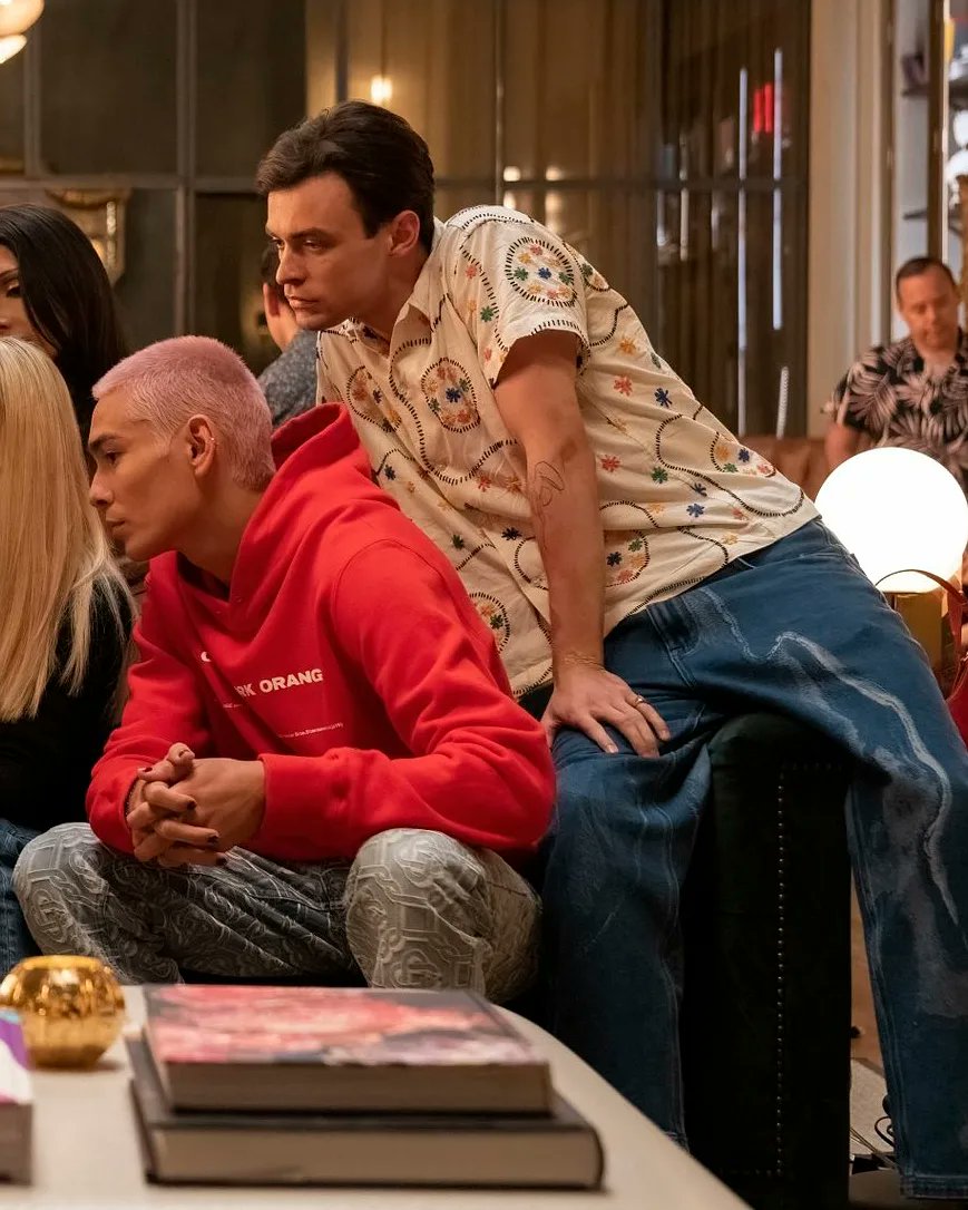 dohertyarchive's tweet photo. New stills of Thomas Doherty as Max Wolfe from tomorrow's episode of #GossipGirl https://t.co/WoHUlqjC2h