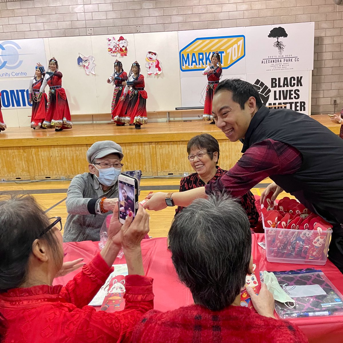 KevinVuongxMP's tweet image. 恭喜髮菜! 多謝大家支持! 

I had a blast @scadding_court today, marking the #LunarNewYear with our #SpadinaFortYork seniors and sharing family stories. Together, we look forward to a healthy, prosperous, and safe #YearOfTheRabbit!