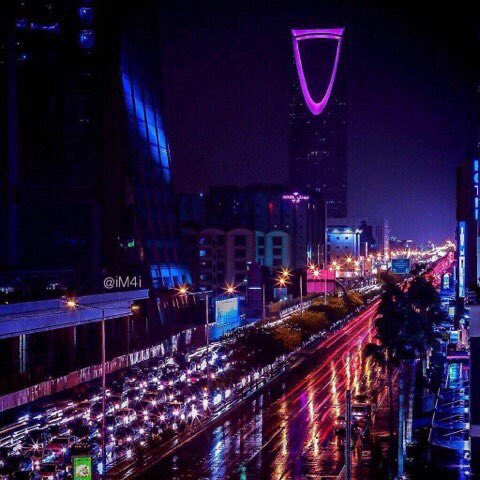 #امطار_الرياض

نهيم بك وانتي لواهيب وسموم

وشلون لاصرتي نسانيس ومطر