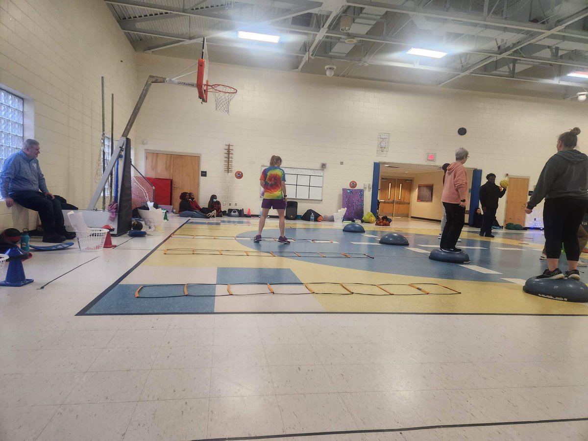 supportphysed's tweet image. Way to work hard and learn some new teaching ideas CMS Elementary #PhysEd teachers. I had  much fun learning with you! Hugo's Halftime Show is coming to CMS gyms soon! @HornetsPR @CharMeckSchools @arom07 @CoachVedder_HPE @cmspe225 @mortonmoves