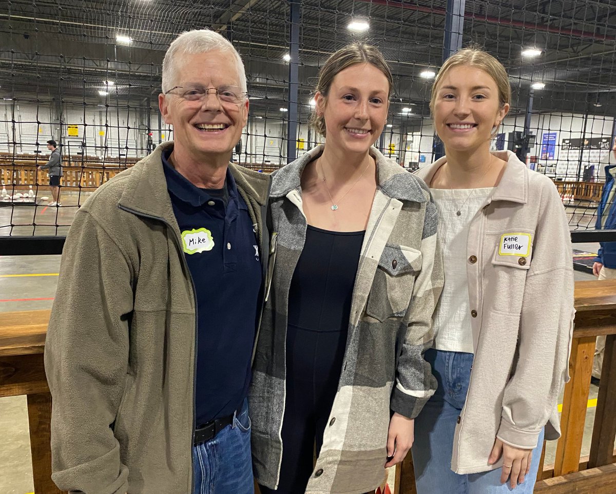 XUCareer's tweet photo. What a fun night at the Fowling Warehouse! Want to attend fun networking events like this? Join the Professional Mentor Program! For questions, email mentor@xavier.edu, or attend one of our upcoming Information Sessions. Register now on Handshake! https://t.co/RF8YFnzUep