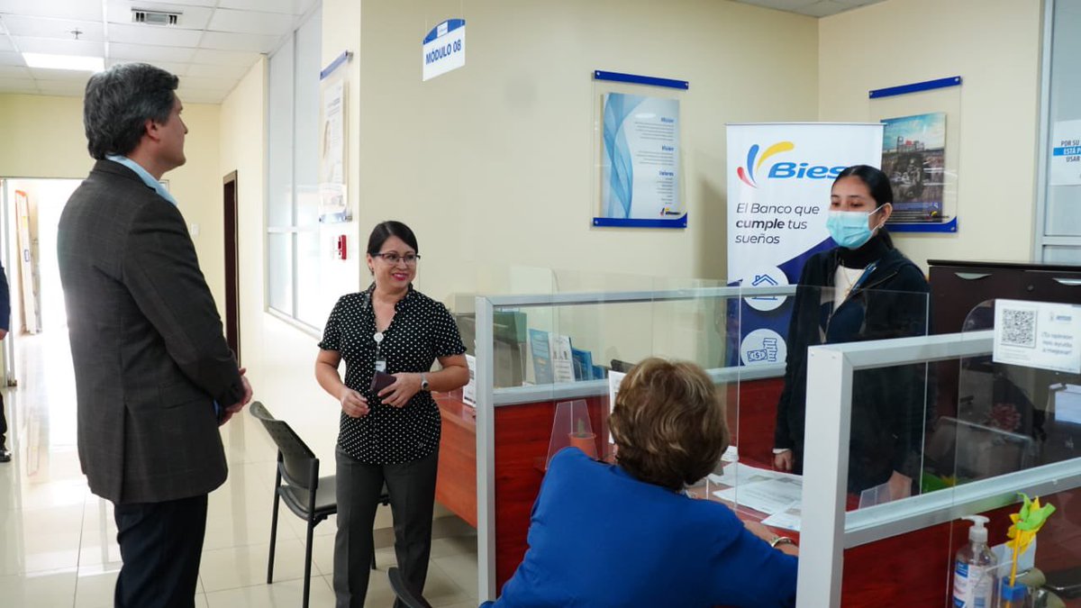 cjarosemena's tweet photo. En #Manta, visité la agencia especial del #Biess donde cientos de afiliados y jubilados acuden para concretar los créditos que les permitirán cumplir sus metas.
Con un @BiessEcuador fortalecido, con mejor tecnología y servicios de calidad aportamos al desarrollo del país. https://t.co/P9x0zThJtg