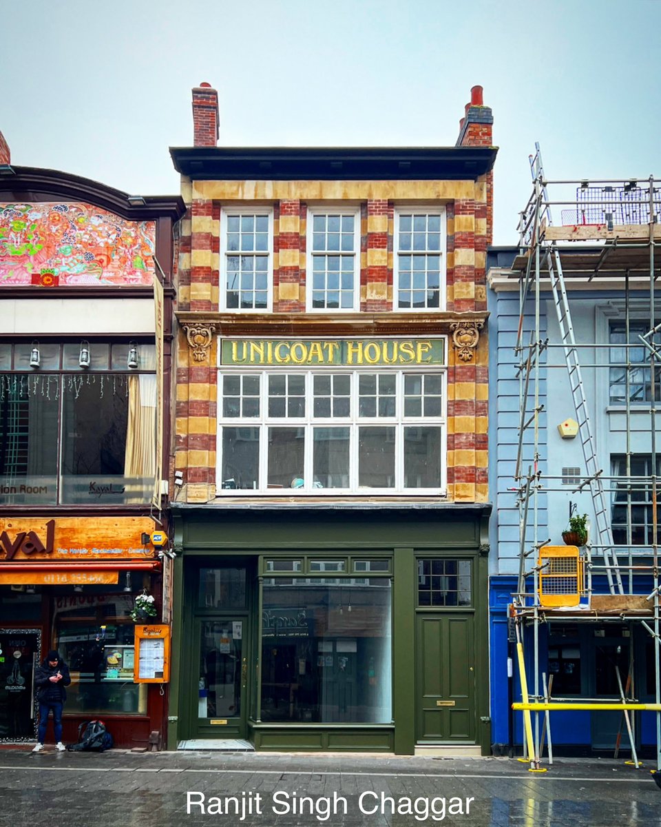 Unicoat House (Granby Street, Leicester) gains a beautiful new ‘Vintage’ Shopfront, as part of @historicengland High Street Heritage Action Zone funding. Work completed by @LangConservati1 - Let’s hope other shops along the street follow suit. 🏬