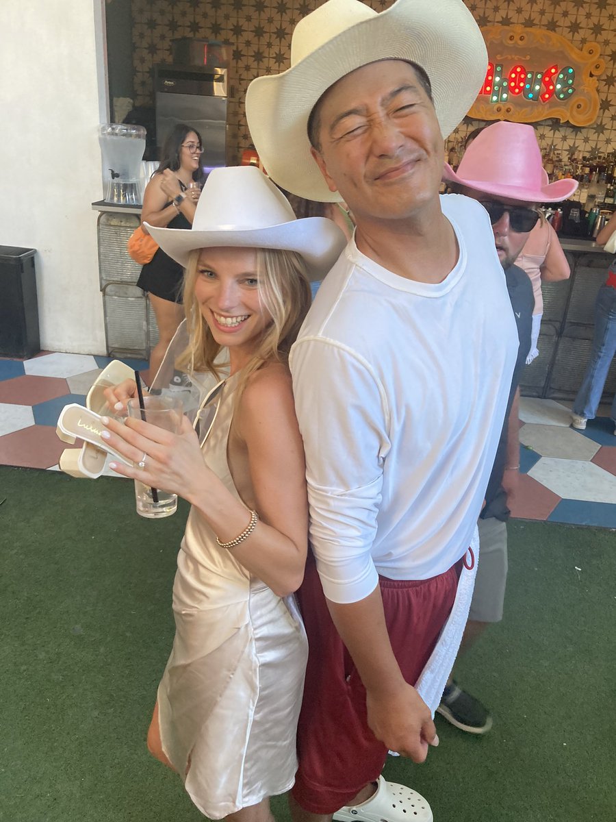 LarryChiang's tweet photo. @AllAroundArtsy @BitcoinPierre @chadeverett @parkeralewis Do all y’all know about #austinBitcoinWeek Mar 7-23. 

Conjured up by the solo founder of #UTeWeek, cofounder of #ASW {#austinStartupWeek}, chairman &amp; curator of the decentralized #StanfordEweek and perennial attendee of #NYFW Feb 7-18

#07Mar2023 #ABW https://t.co/P1fUmdPM9R