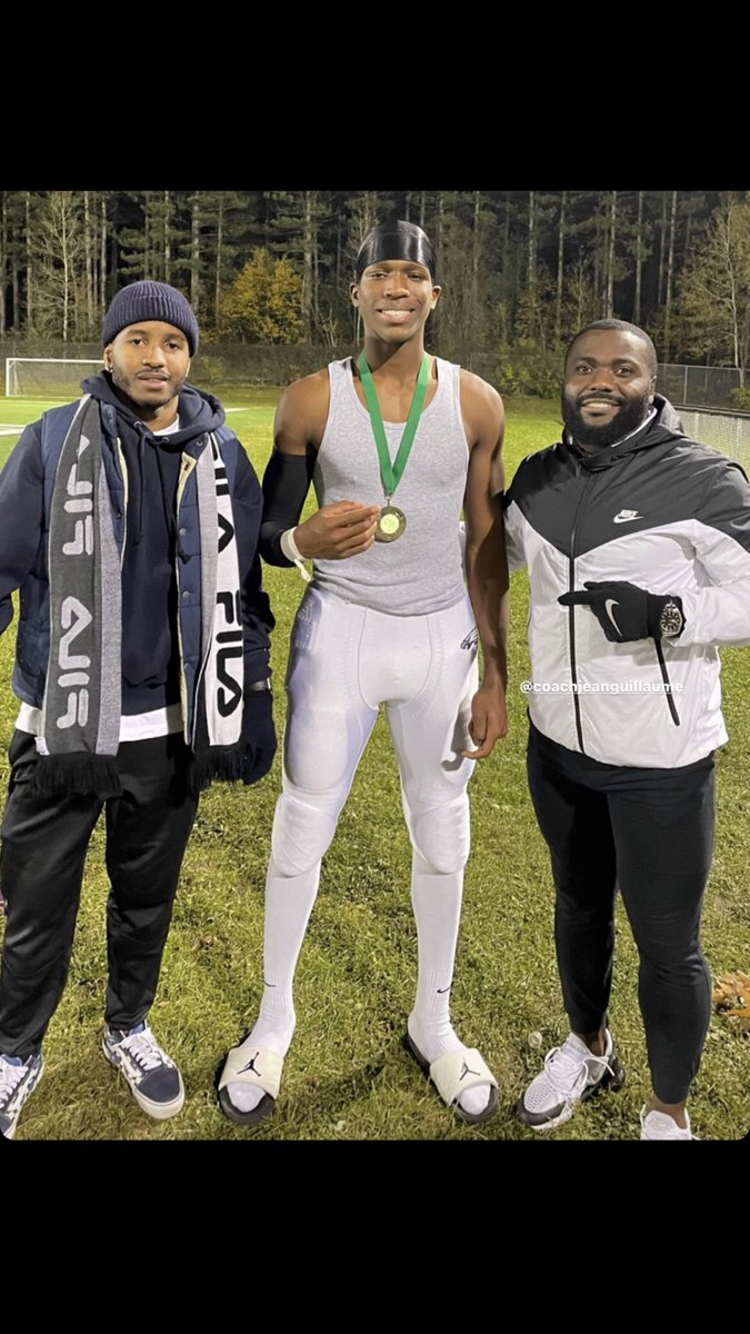 RoweJustin's tweet image. Extremely blessed and thankful to receive an offer from @MizzouFootball !! Thank you to
@CoachJeanSG and @Limitlesseraa @Shawn_Bryson_24 @avlschoolsports @CoachDjSmith @coachadamrice