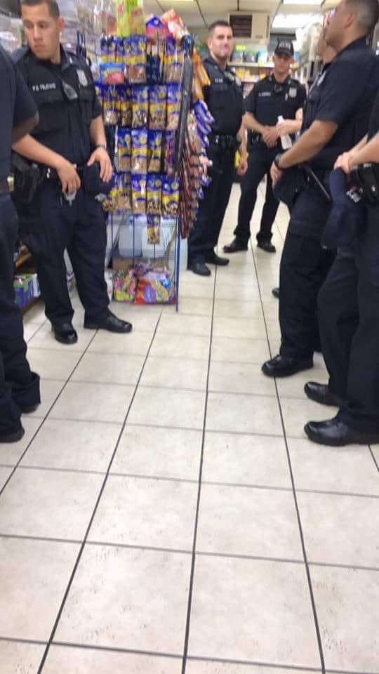 layxsnv's tweet image. You walk in the store and see this whats ya next move