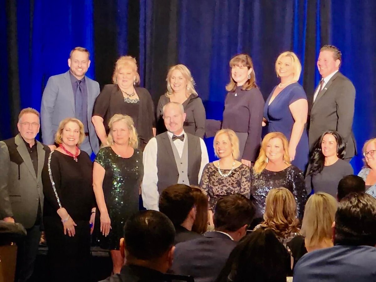 ALNAptData's tweet photo. 🎉 #TeamALN has done it again! 🎉 Congratulations to our Executive Vice President, Laura Williams, for winning the 2022 President’s Award AND for being installed on the 2023 Board at the 2023 @AAGDALLAS  Installation! #aagdinstallation #lookatusgo #multifamily https://t.co/eeu6msPcBj