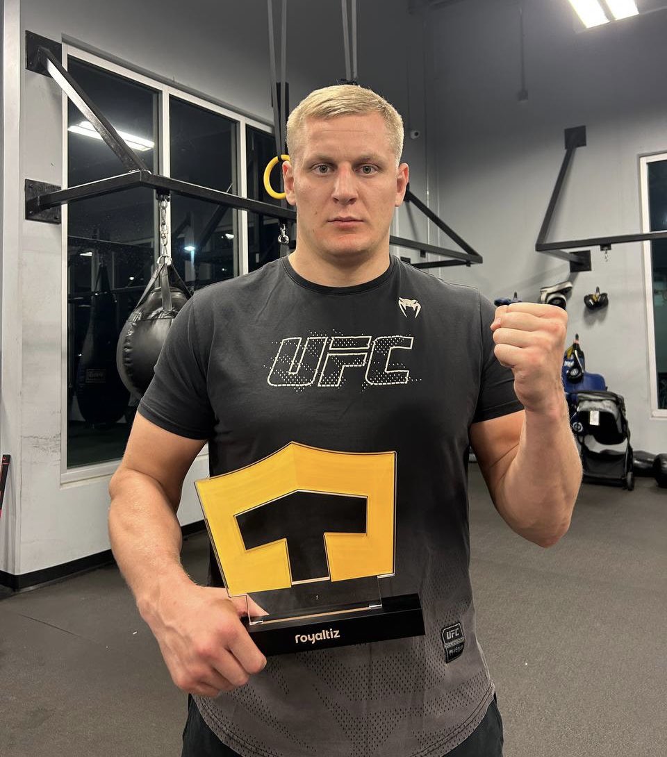 The #3 Heavyweight #UFC fighter is the next royaltiz talent. Welcome the new UFC monster Sergei Pavlovich. 
13 KO in the first round. 🤯

Title shot this summer vs <a href="/ciryl_gane/">Ciryl Gane</a>? ⚡️

Intro date: 27/01. 6PM CET.