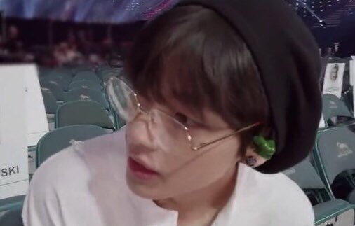 Taehyungimpact's tweet photo. Kim taehyung with this looks is top tier https://t.co/LKAy3Z8TCv