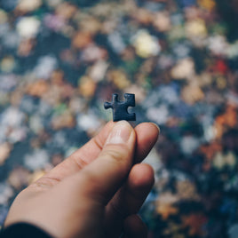 blockmark_'s tweet photo. Un puzzle è un gioco, che mette alla prova l'ingegnosità o la conoscenza di una persona. In un puzzle, il risolutore deve mettere insieme i pezzi ( o smontarli ) in modo logico, per arrivare alla soluzione corretta o divertente del puzzle. #puzzle #giochi #sconti #ecommerce https://t.co/mhhB9T8HZ6