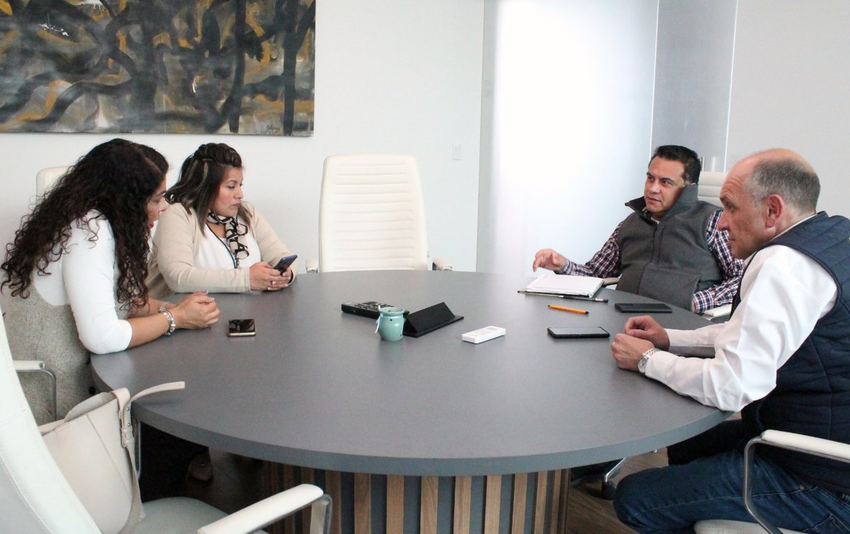 MigrantesTlax's tweet photo. La DAM que dirige la Dra. Paula Beatriz Zabalza, se reunió con el Lic. Max Hernández Pulido Titular del  CESESP y Dr. Alejandro Di Grazia, director del CEI, para implementar una línea telefónica gratuita de Psicoterapia Breve para los migrantes que lo necesiten.
#UnaNuevaHistoria https://t.co/Dm8x1Htmu7