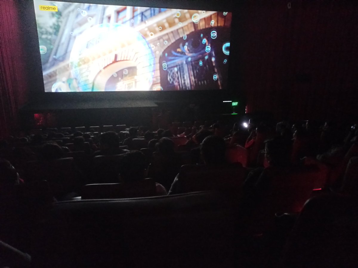 shahnawazul_haq's tweet photo. Can you find the empty seat??
#PathanDekhegaHindustan
#pathanfirstdayfirstshow https://t.co/lvgQIsl5Ff