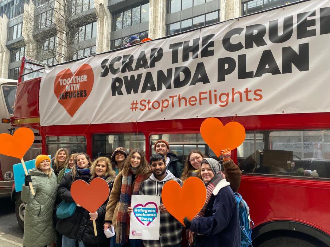 Brilliant open top bus stunt with @RefugeeTogether this afternoon! 

Great to meet people from @refugeecouncil and go with my colleagues from @FreefromTorture 🧡

We definitely said it loud and said it clear, Refugees are welcome here!!! 

#StopTheFlights #RefugeesWelcome