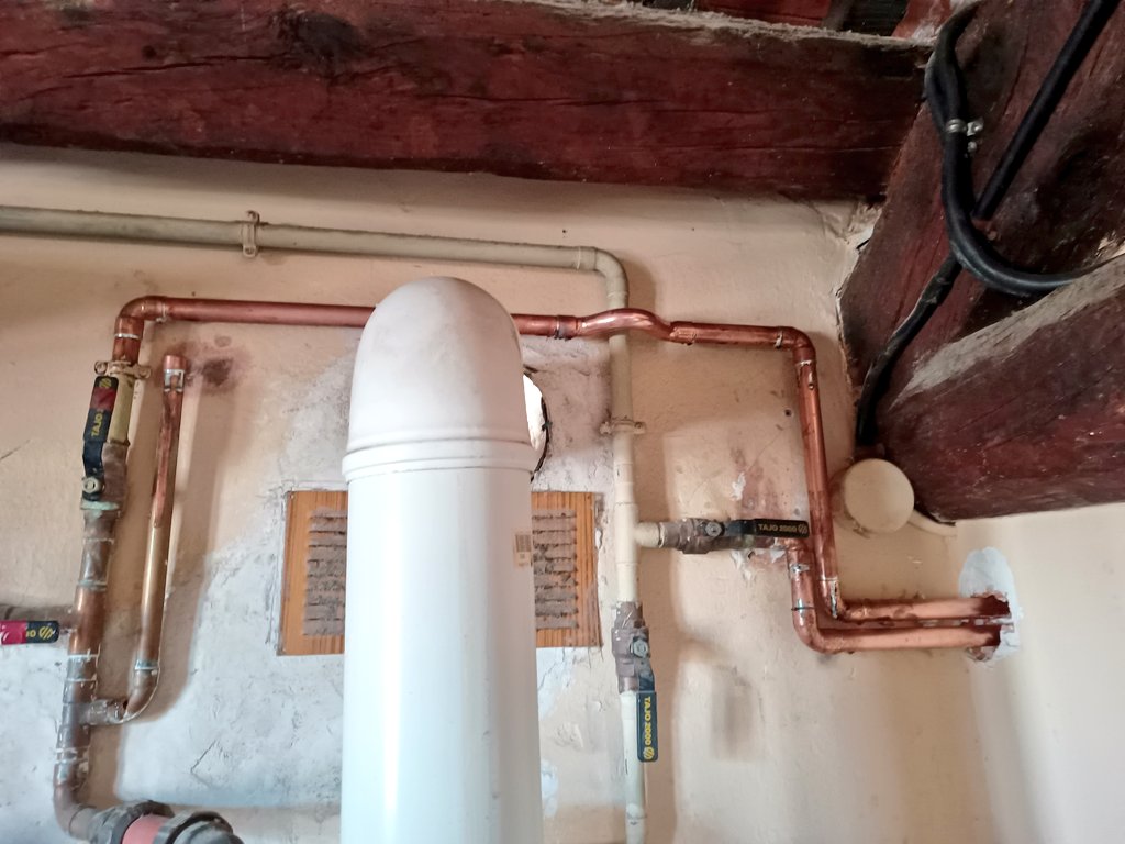 ElMonInstalacio's tweet photo. 💧Modificar el traçat del circuït de l'aigua sanitària

-Tub i accesoris coure de 22
-Grapes clip 20-22

#ElMonInstalacio https://t.co/MaejVhqBHQ