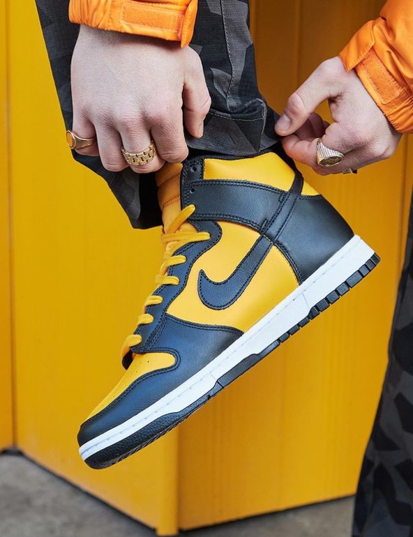 TheSpiresBarnet's tweet image. Say hello to the new yellow @Nike Dunk Hi colourways from @JDOfficial 🙌

#Nike #nikedunk #hitops #trainers #shoes #shoesaddict #fashion #style #yellow #shopping #TheSpiresShoppingCentre #TheSpires #TheSpiresBarnet #barnet #northlondon #barnethighstreet #barnetlondon