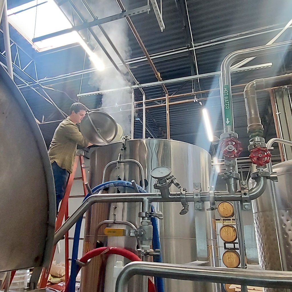 SapwoodCellars's tweet photo. Yesterday we stopped Dynasty Brewing to collab with them and @LostLagers on Classic Modern a Hazy IPA brewed exclusively with ingredients available 100 years ago (barley, oats, wheat, and corn, Ballentine Ale strain, hopped with Brewer's Gold, Cluster, and Bramling Cross). https://t.co/daDrpqBKHN