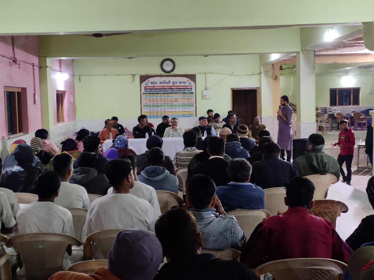 ગણતંત્રદિનની પૂર્વસંધ્યાએ પોરબંદર તાલુકાના ભારવાડા ગામે રાત્રિસભા યોજી. ગામની વિકાસ-પ્રશ્નો અંગે સ્થળ પર નિરાકરણનો પ્રયાસ થયો.
<a href="/CMOGuj/">CMO Gujarat</a> <a href="/pkumarias/">Pankaj Kumar</a> <a href="/kamaldayani/">Kamal M. Dayani</a> <a href="/jenudevan/">jenu devan</a>