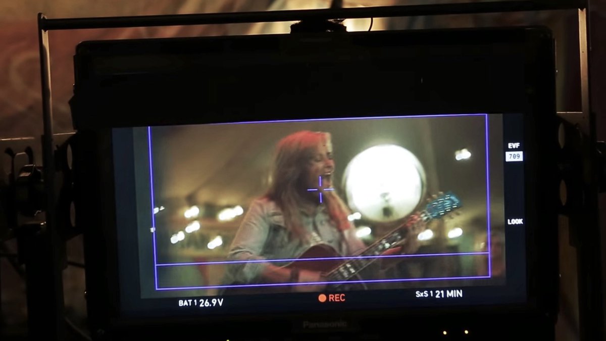 comfortlovatos's tweet photo. behind the scenes of demi lovato’s ‘made in the usa’. https://t.co/xgwmG2Vdui