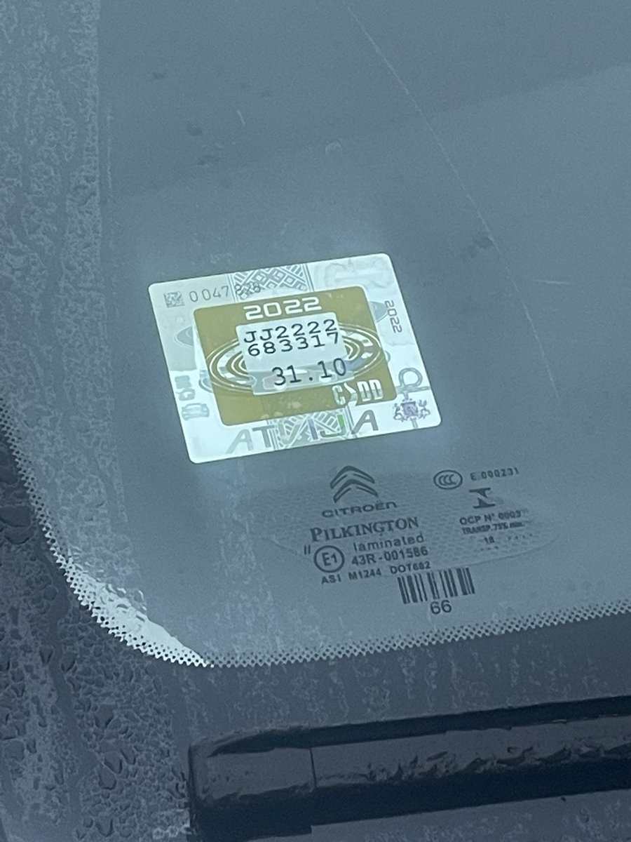 Seglins_Andris's tweet photo. Šodien sastapos ar dažām interesantām situācijām. 1. Auto ar skate uzlīmi un ne to valsts numurzīmi. Ka tas ir iespējams? 2. Kā ar šo ir iespējams iziet skati? Jo citi ar aprūsējušiem spārniem saņem “slimības lapu”? @CSDD_LV  Vai es galīgi kaut ko ne tā šodien redzu!?! 🤦🏼 https://t.co/lQHvEm4j8L