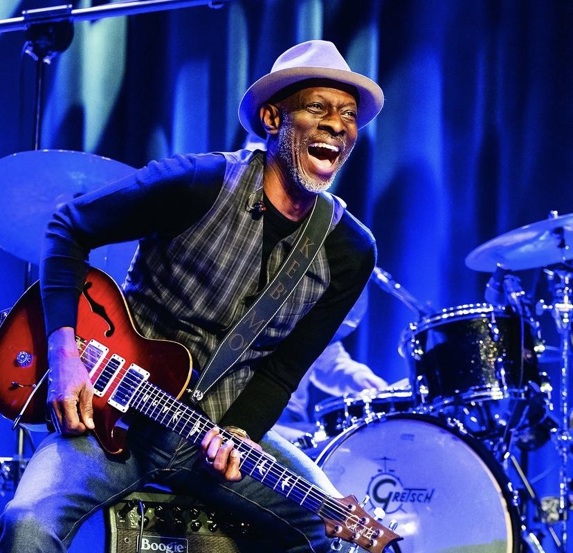 VaArtsFest's tweet photo. Just announced: #WilliamsburgLIVE lineup: Fri June 16: @TheWoodBrothers w/ spec guest @shovelsandrope Sat June 17: @kennyloggins w/ spec guest @YachtRockRevue Sun June 18: @kebmomusic  3-day packages on sale this Fri at 10 am https://t.co/xCUMOhDzIi https://t.co/hTtUSCLBbe