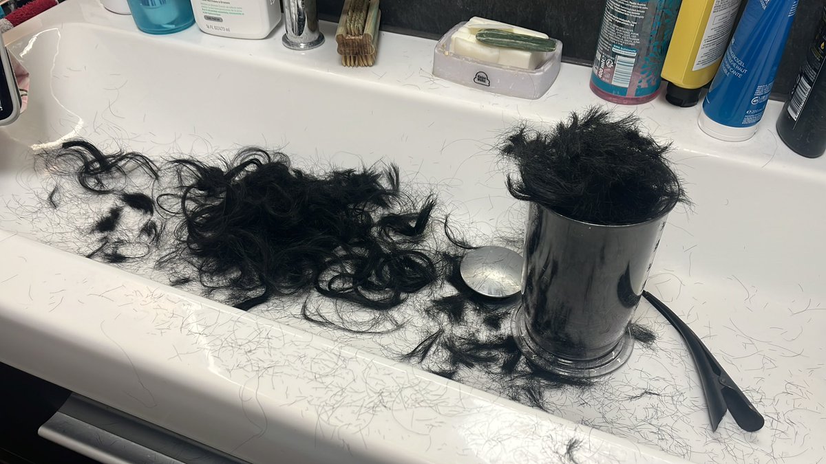aquulae's tweet photo. First fitting test for Ezra ✨
Ich habe so krass viel abgeschnitten! But I’m happy 💕✨
#larp #larpoc #ezraraileighhart #pureblood #harrypotteristrans #aquulae #wip #wigstyling #schnippschnapp #thestrallarp #Slytherin https://t.co/RniYSmvQMx