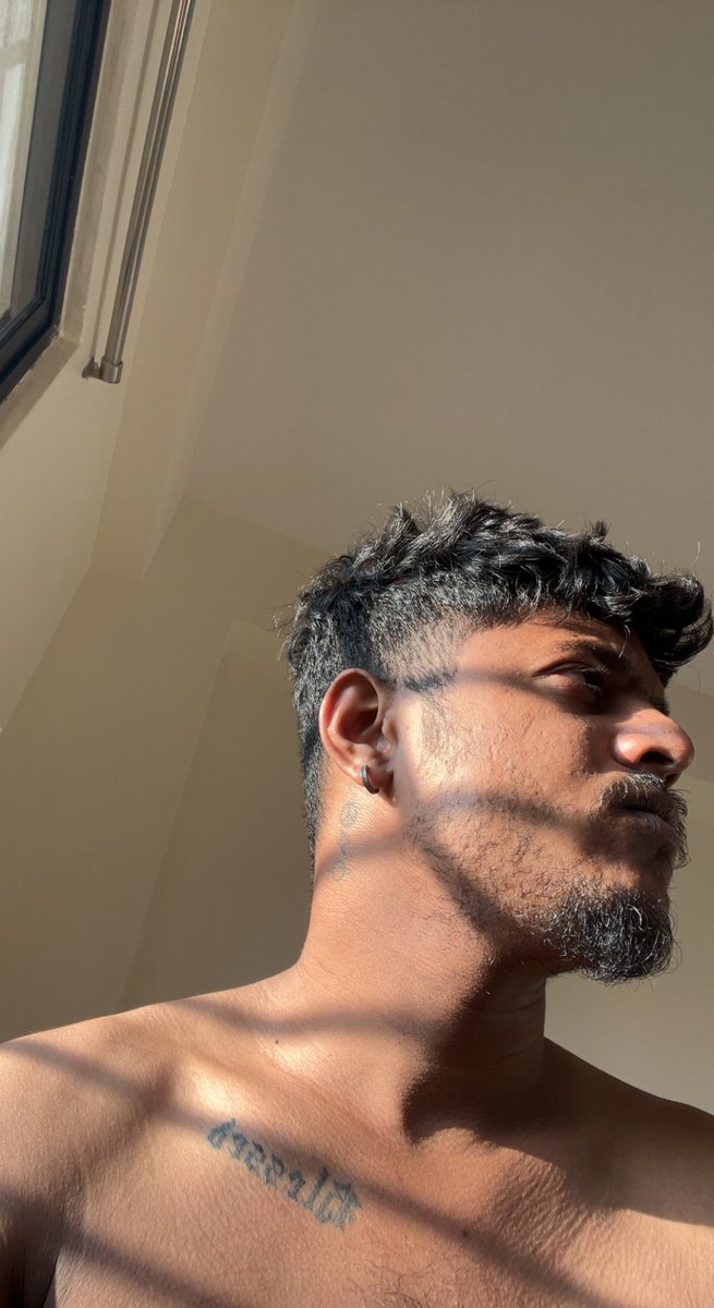 RonaldRawny's tweet photo. ahem ahem! 🥱 lemme distract you! https://t.co/IbKfHi4P1X
